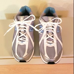 🌷New Balance Athletic Tennis Shoes size 10